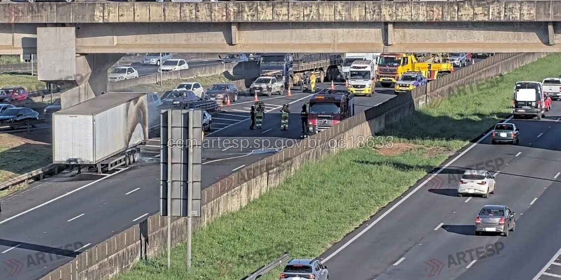 Incêndio em caminhão na Anhanguera provoca 12 quilômetros de congesitonamento em Campinas