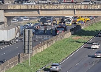 Incêndio em caminhão na Anhanguera provoca 12 quilômetros de congesitonamento em Campinas