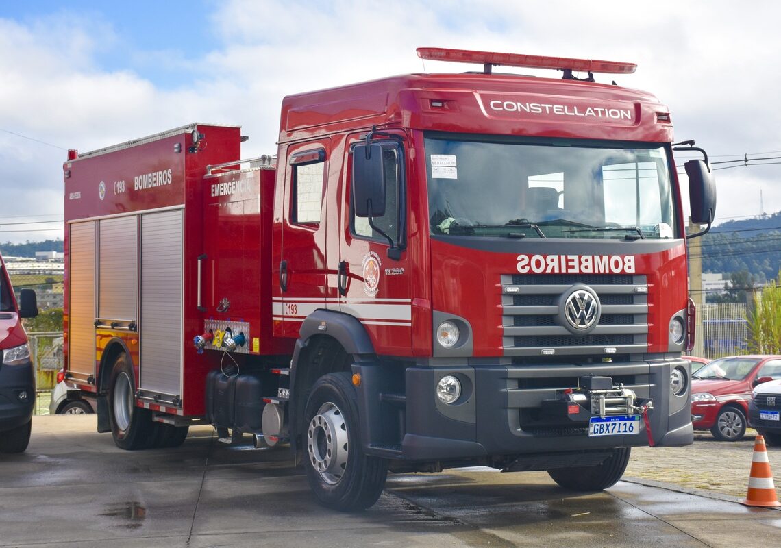 Mulher invade apartamento, tenta beijar adolescente e provoca incêndio em Campinas