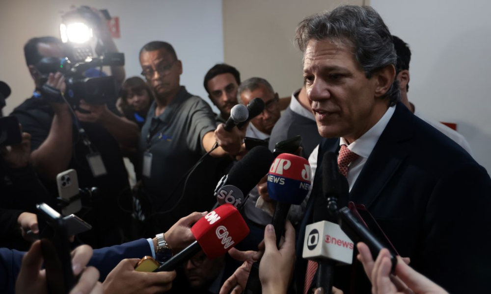 Conflito não deve impactar economia brasileira imediatamente, diz Haddad