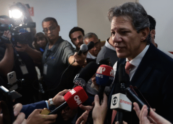 Conflito não deve impactar economia brasileira imediatamente, diz Haddad
