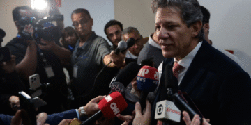 Conflito não deve impactar economia brasileira imediatamente, diz Haddad