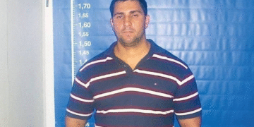 Ex-assessora de Flávio é denunciada por lavagem de dinheiro da milícia