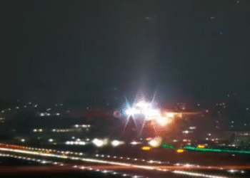 Turbina de avião explode após decolagem em Guarulhos e piloto faz pouso de emergência