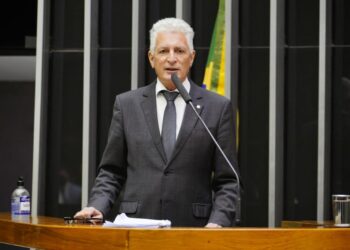 Vice-líder do governo defende fim da CPMI do INSS e quer pedir impedimento de Viana