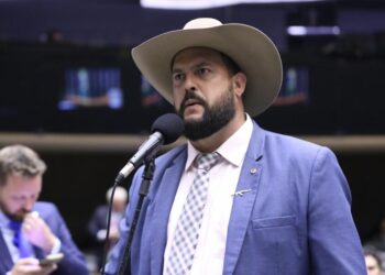 Semana começa com os olhos na domiciliar de Bolsonaro — e Zé Trovão diz: ‘Ponto mais sensível’