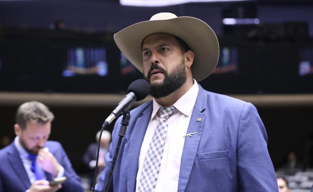 Semana começa com os olhos na domiciliar de Bolsonaro — e Zé Trovão diz: ‘Ponto mais sensível’