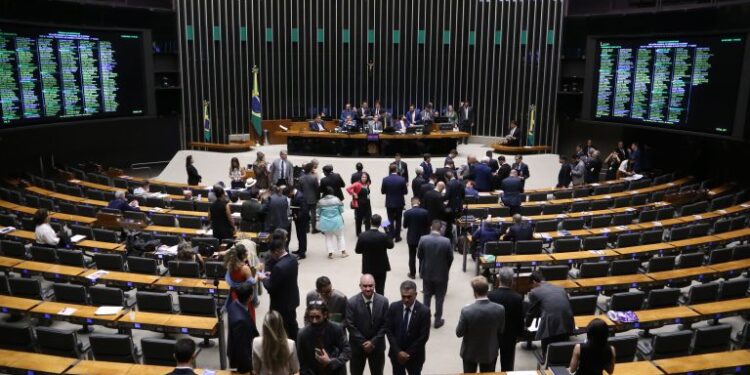 Câmara aprova auxílio emergencial de R$ 600 para vítimas de chuvas em Minas