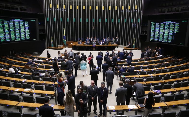 Câmara aprova auxílio emergencial de R$ 600 para vítimas de chuvas em Minas