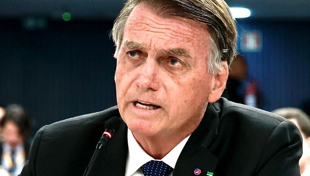 Bolsonaro apresenta melhora, mas segue na UTI