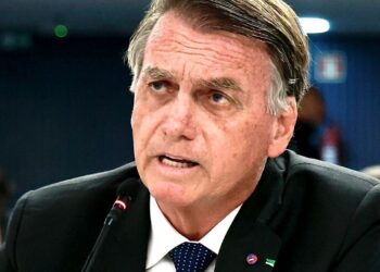 Bolsonaro apresenta melhora, mas segue na UTI