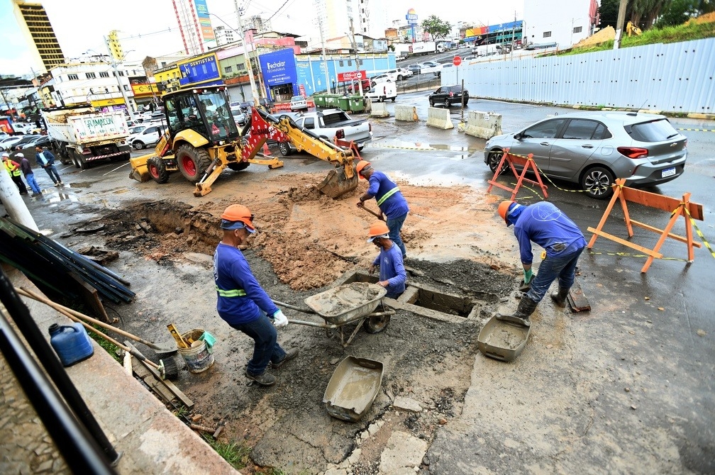 Acesso ao estacionamento do Mercadão, em Campinas, é alterado por conta de obras