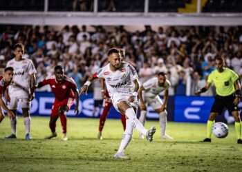 Em derrota do Santos, Neymar joga mal e não consegue impressionar Ancelotti