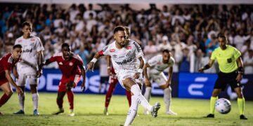 Em derrota do Santos, Neymar joga mal e não consegue impressionar Ancelotti