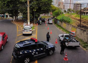 Operação no Centro de Campinas fecha comércios e apreende drogas e máquinas caça-níqueis