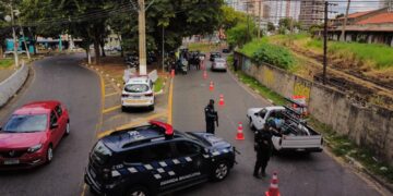 Operação no Centro de Campinas fecha comércios e apreende drogas e máquinas caça-níqueis
