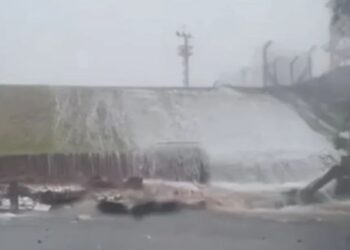 Forte chuva derruba parte de muro do Aeroporto de Congonhas, em São Paulo