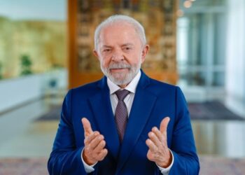 Lula defende fim da escala 6×1 e afirma ser ‘uma pauta da mulher brasileira’