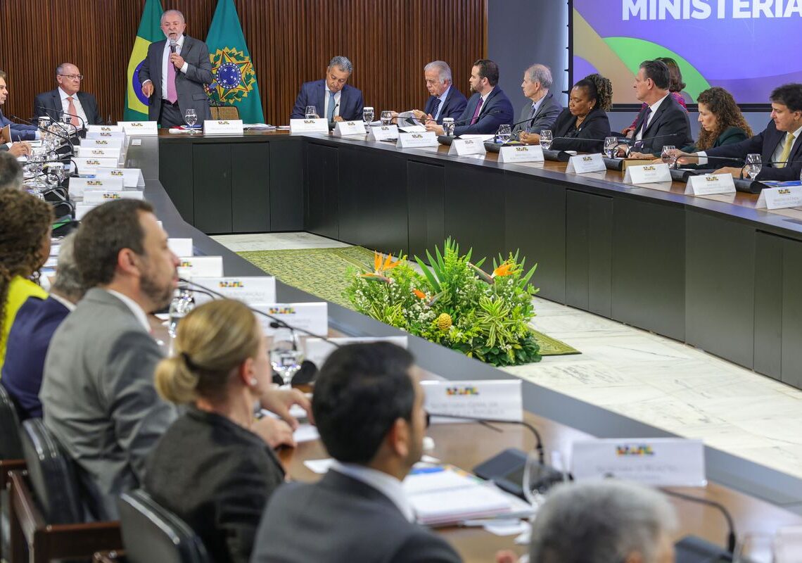 Lula se despede de ministros e confirma Alckmin como vice em chapa