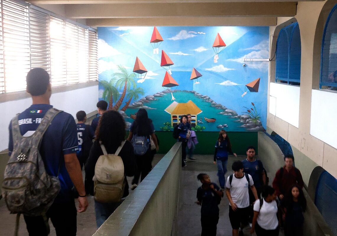 IBGE alerta para quadro preocupante na saúde mental de adolescentes