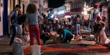 Roteiro para a Semana Santa em Ouro Preto: tradição dos tapetes de serragem e logística de viagem