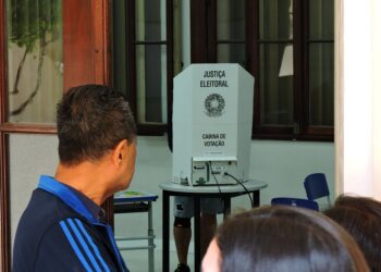 Estrutura administrativa do local de votação e mecanismos de consulta