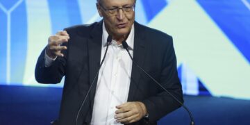 Alckmin diz que candidaturas de Haddad e Tebet são muito bem-vindas