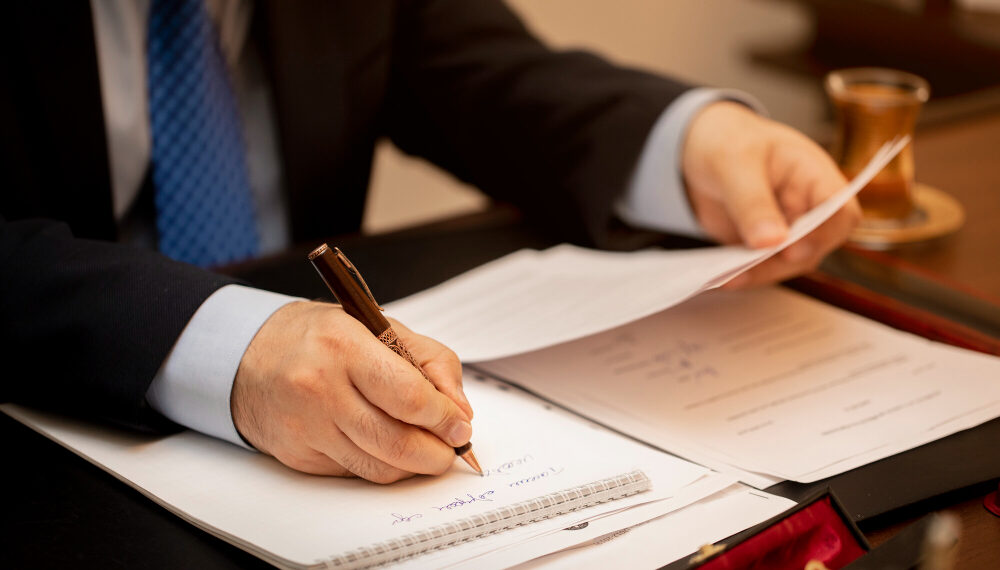 Litigância abusiva: o custo de fingir que se combate