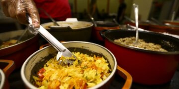 Preço médio do self-service por quilo chega a R$ 86,86 em São Paulo