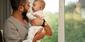Quando começa a valer a nova licença-paternidade? Veja o que muda