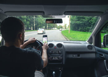 Guia de fluidos do carro: o que checar antes de viajar