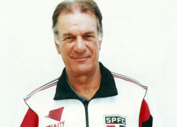 Há 20 anos, o Brasil perdia o técnico Telê Santana, o “fio de esperança”