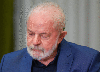 PL quer que TSE proíba Lula de atacar rivais em pronunciamento