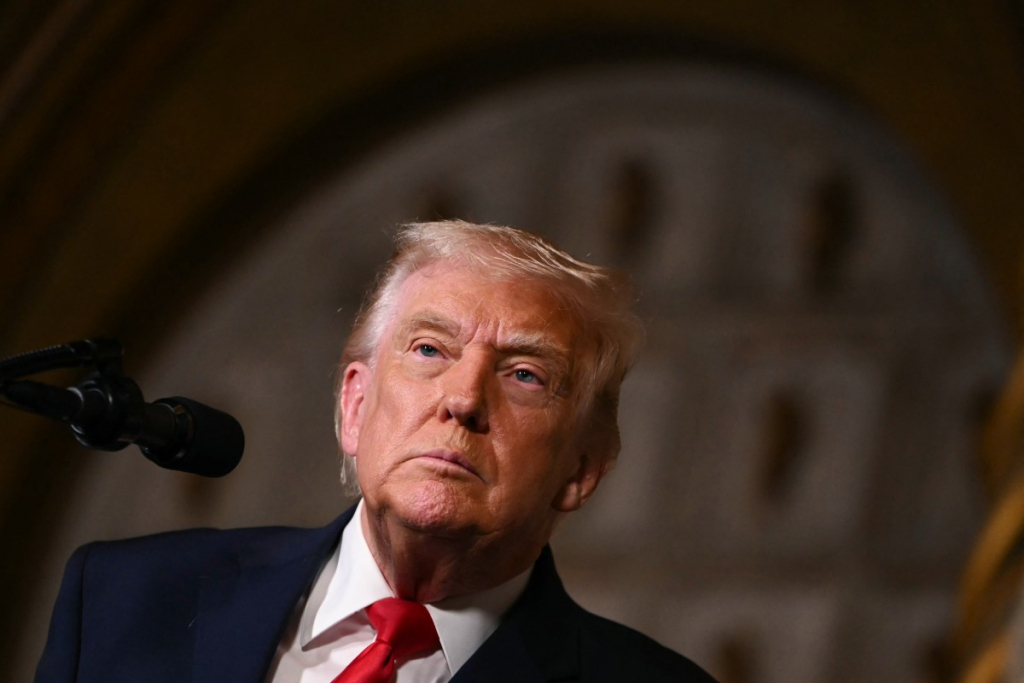 Trump diz que EUA podem ‘facilmente’ reabrir Ormuz e extrair petróleo do Irã
