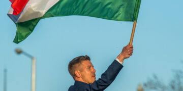 Quem é Péter Magyar, opositor de Orbán que deve ser próximo premiê da Hungria