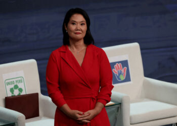 Favorita à presidência do Peru, Keiko Fujimori promete expulsar imigrantes e aproximar-se dos EUA