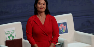 Favorita à presidência do Peru, Keiko Fujimori promete expulsar imigrantes e aproximar-se dos EUA