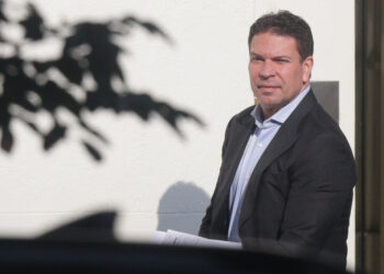 Flórida, onde Ramagem está preso, passa a identificar status imigratório em documentos pessoais