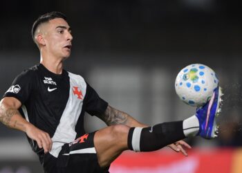 Com time alternativo, Vasco fica no 0 a 0 diante do Barracas Central