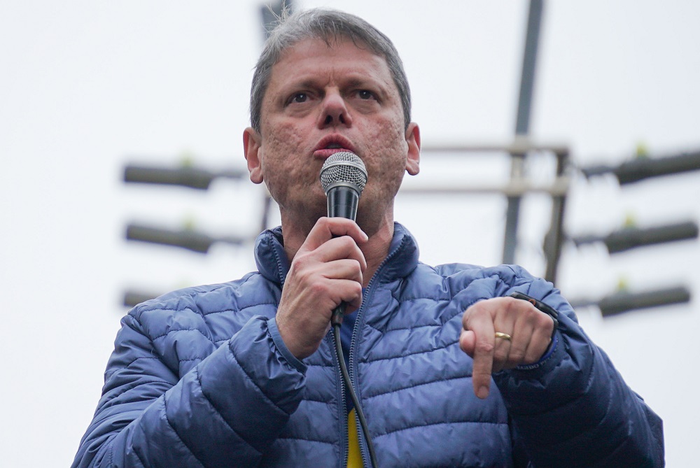 Tarcísio investe em encontros intimistas com prefeitos e termina giro em 45 dias