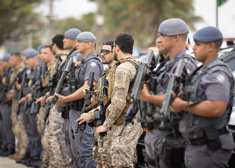 Governador Tarcísio de Freitas sanciona aumento salarial para policiais