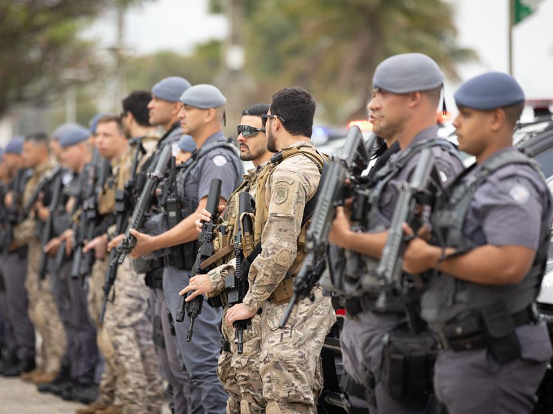 Governador Tarcísio de Freitas sanciona aumento salarial para policiais