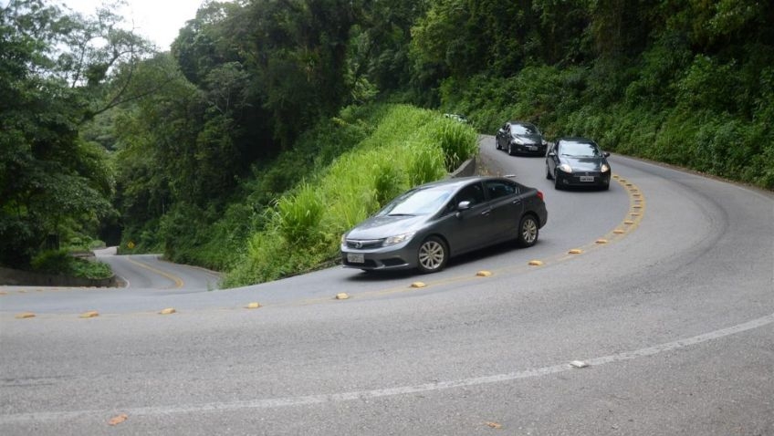 Como preparar o carro para a serra: o checklist de revisão essencial