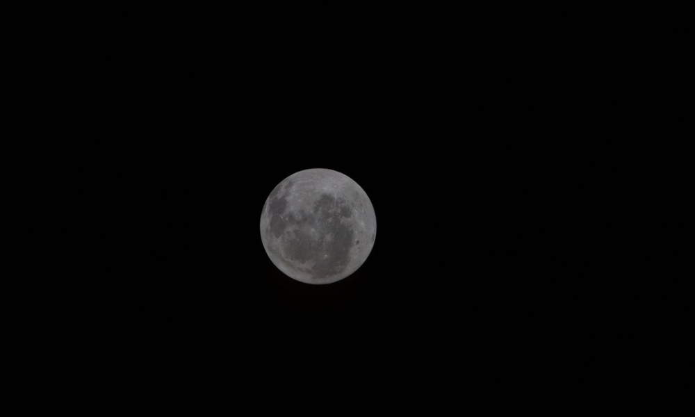 Nasa revela imagem inédita da Lua registrada por astronautas da Artemis II