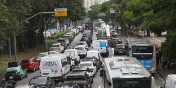 Como usar o ar-condicionado para gelar rápido e economizar combustível