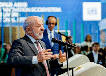 Lula diz que Brasil ‘cansou de ser pequeno’ e quer liderar transição energética