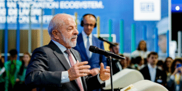 Lula diz que Brasil ‘cansou de ser pequeno’ e quer liderar transição energética