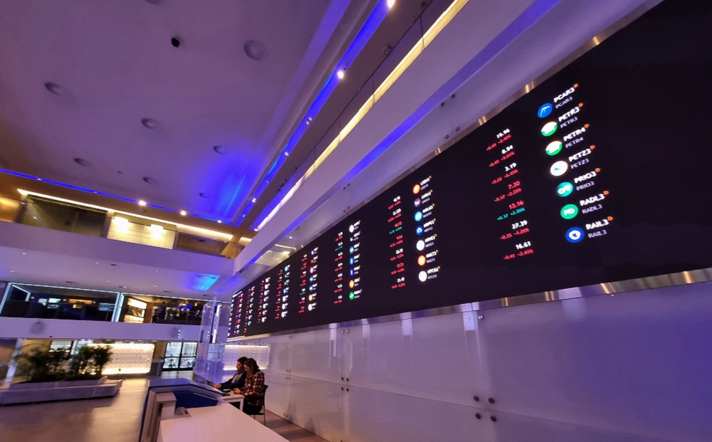 Ibovespa bate recorde e fecha acima de 195 mil pontos pela 1ª vez na história