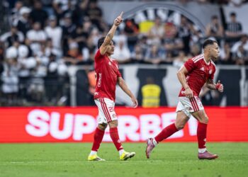 Corinthians decepciona, perde para o Inter e aumenta jejum de vitórias