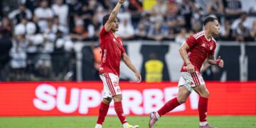 Corinthians decepciona, perde para o Inter e aumenta jejum de vitórias